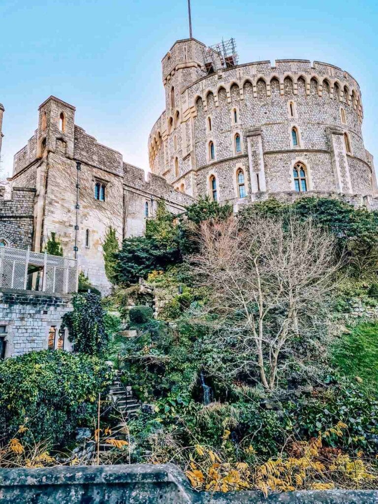  Lush green bushes in front the Windsor Castle exterior